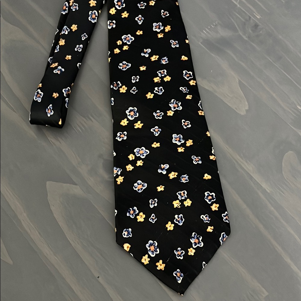 Geoffrey Beene 100% silk Floral Patterned Black Tie